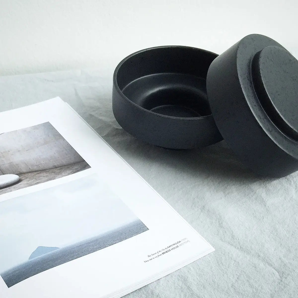 KAREN Krug mit Deckel - Weiß - reflect design