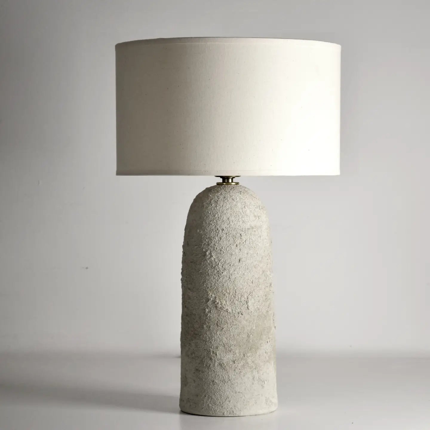 Armona Concrete - Handgefertigte Tischlampe - reflect design