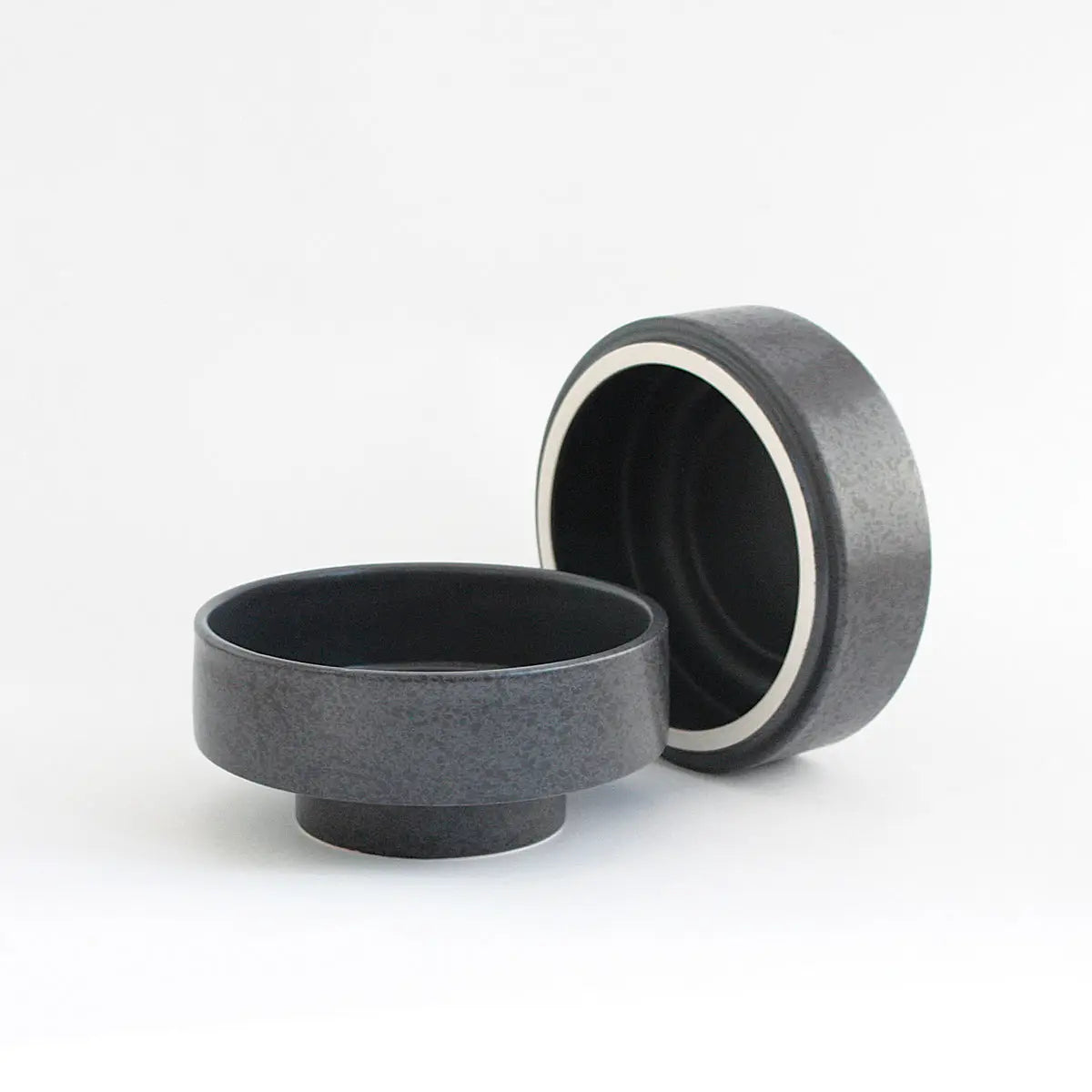 KAREN Krug mit Deckel - Weiß - reflect design