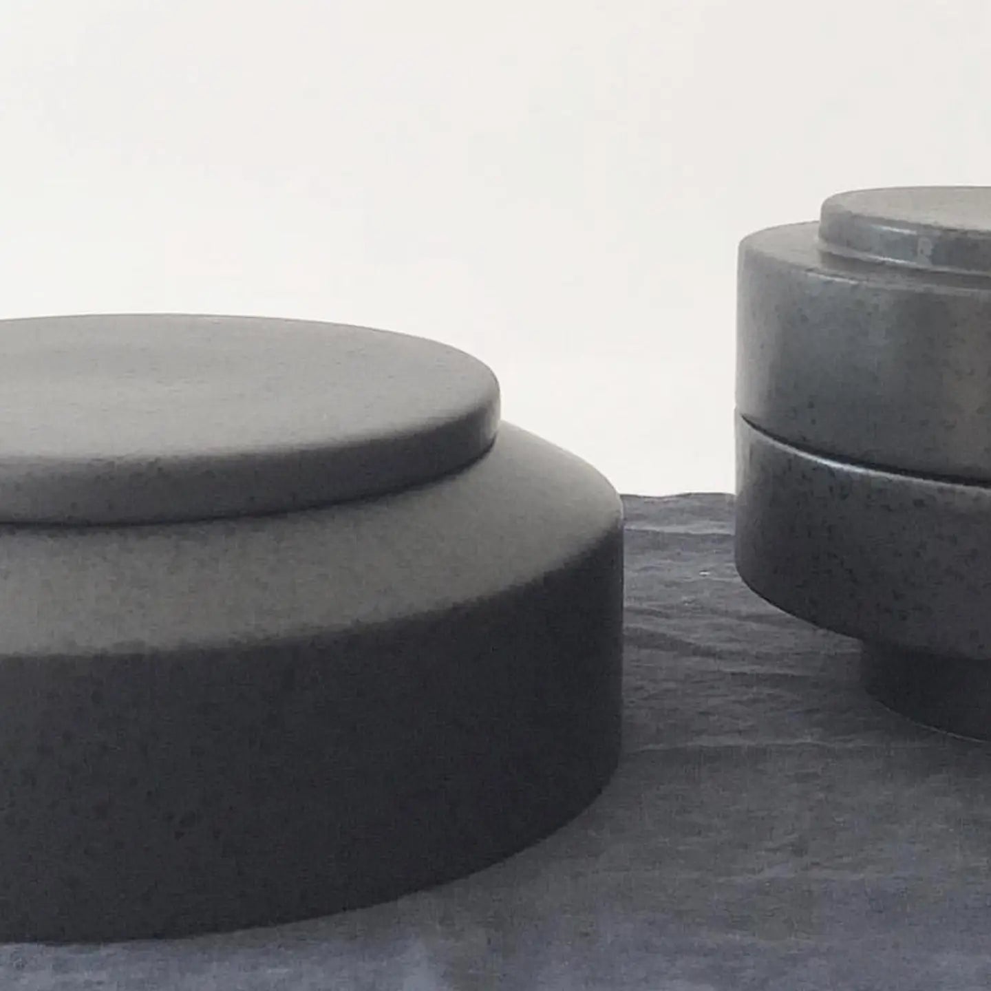 IBSEN 8 cm Tiegel mit Deckel - Dunkelgrau - Ania Design Studio - reflect design