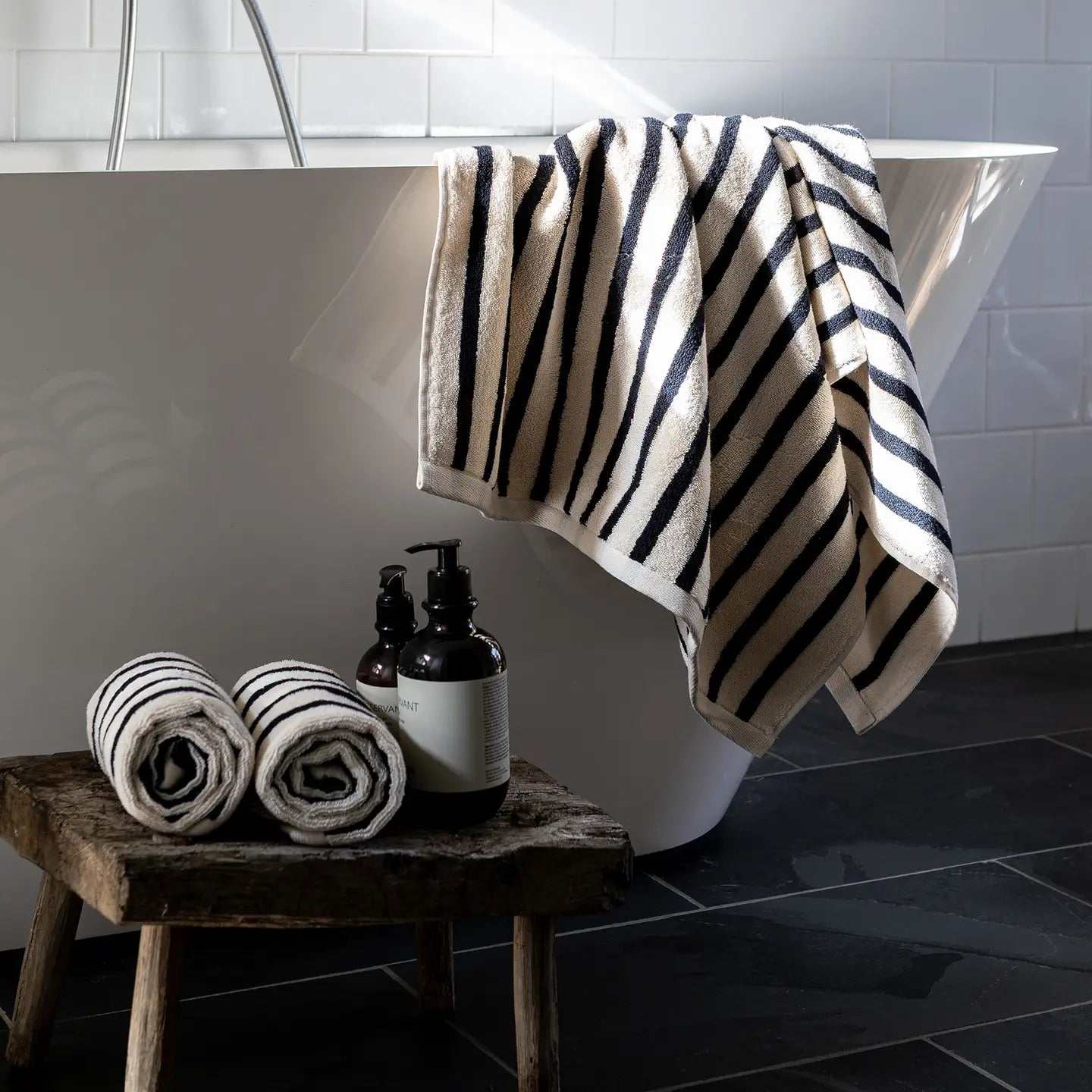 Bonnie Badetuch 70x140 cm - Schwarz - reflect design