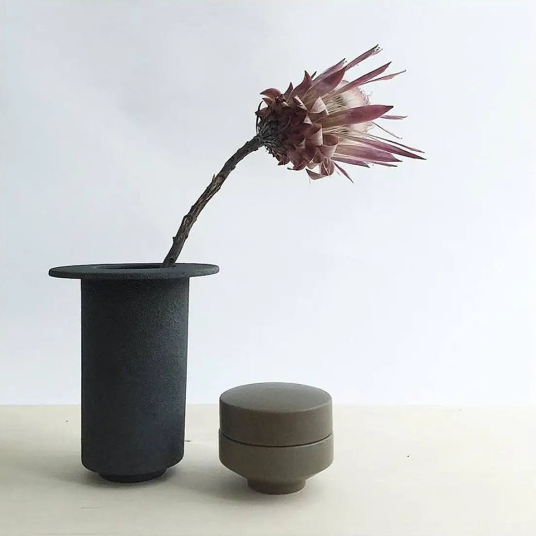 ALFRED Krug mit Deckel - Moos Grün - reflect design