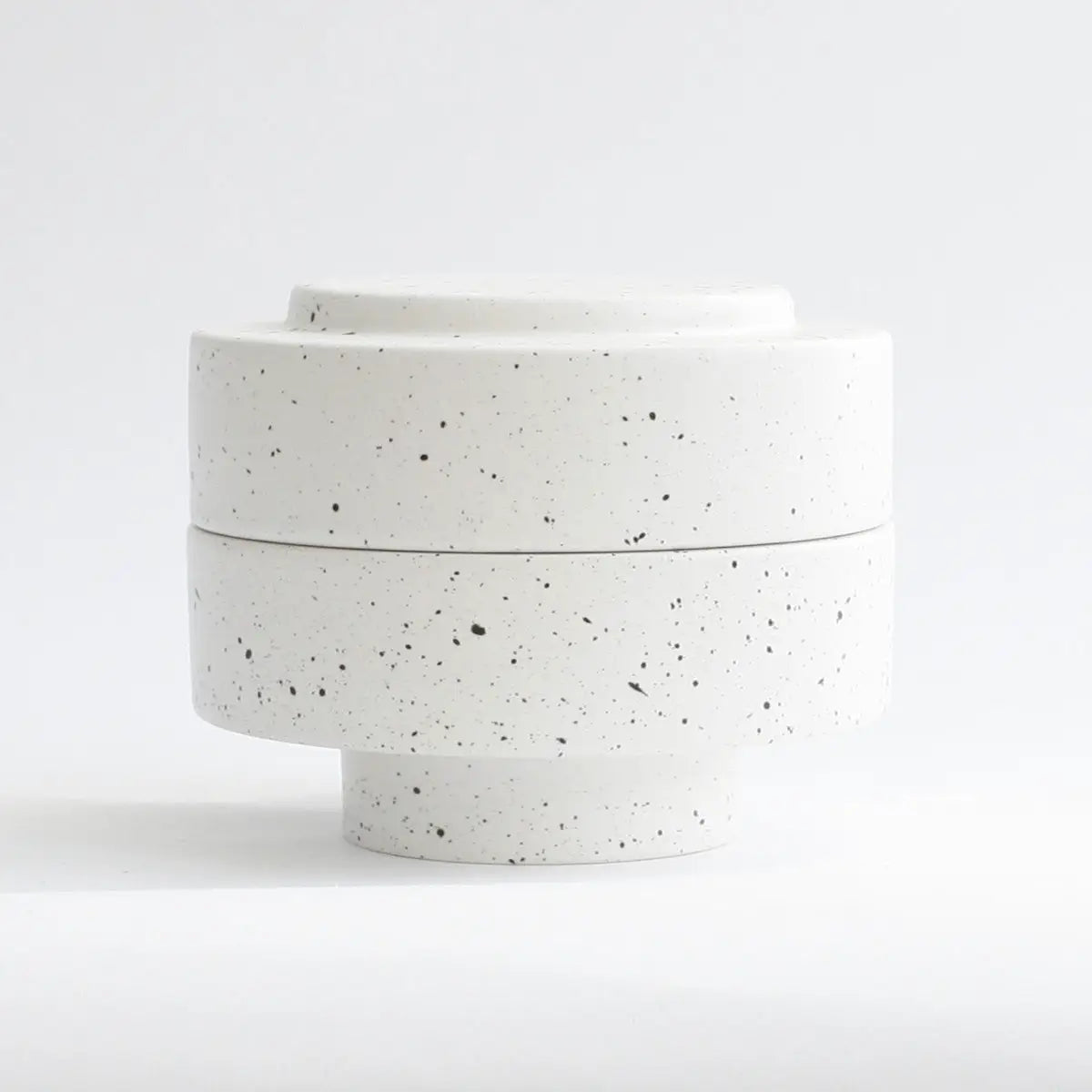 KAREN Krug mit Deckel - Weiß - reflect design