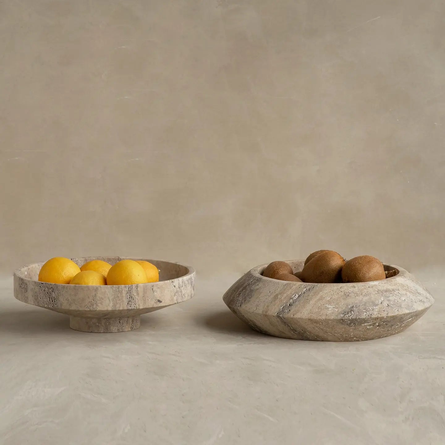 Schale aus silbernem Travertin - reflect design
